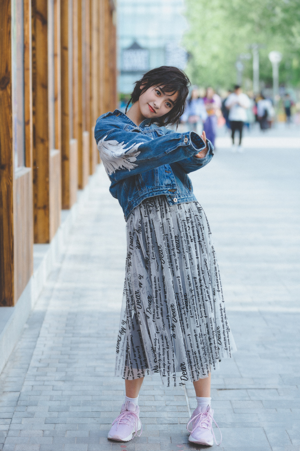 个子矮腿又粗穿什么裤子,个子矮腿短又粗