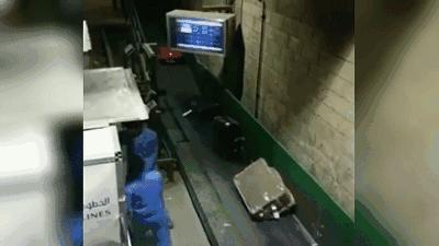 日本航空搬运行李箱,日本机场行李箱搬运