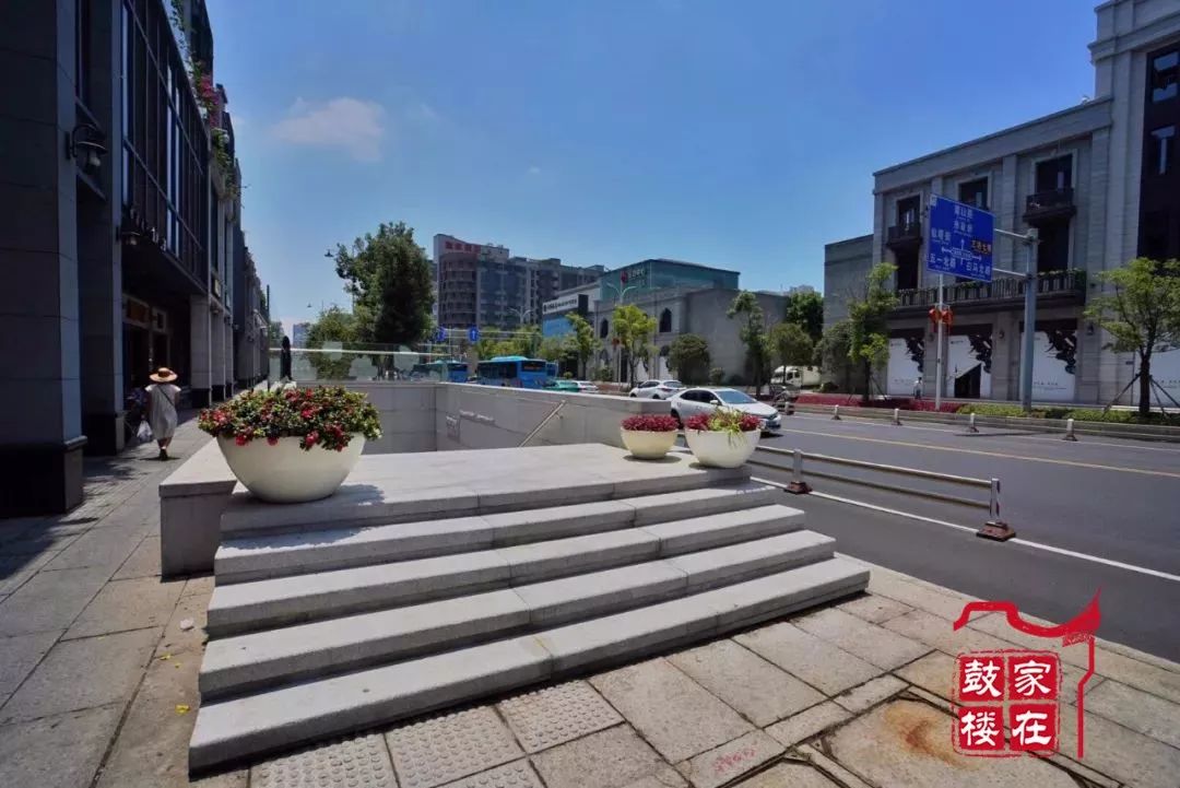 南街地下二层商业街,南街商业街