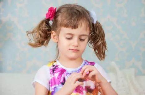 孩子臭美如何引导,女儿爱臭美如何正确引导