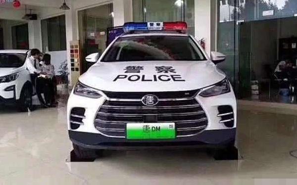 当国产车披上警车制服,网友:奥拓很可爱,吉利很帅气!