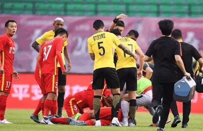 国安杨立瑜受伤,杨立瑜王寿挺完整视频