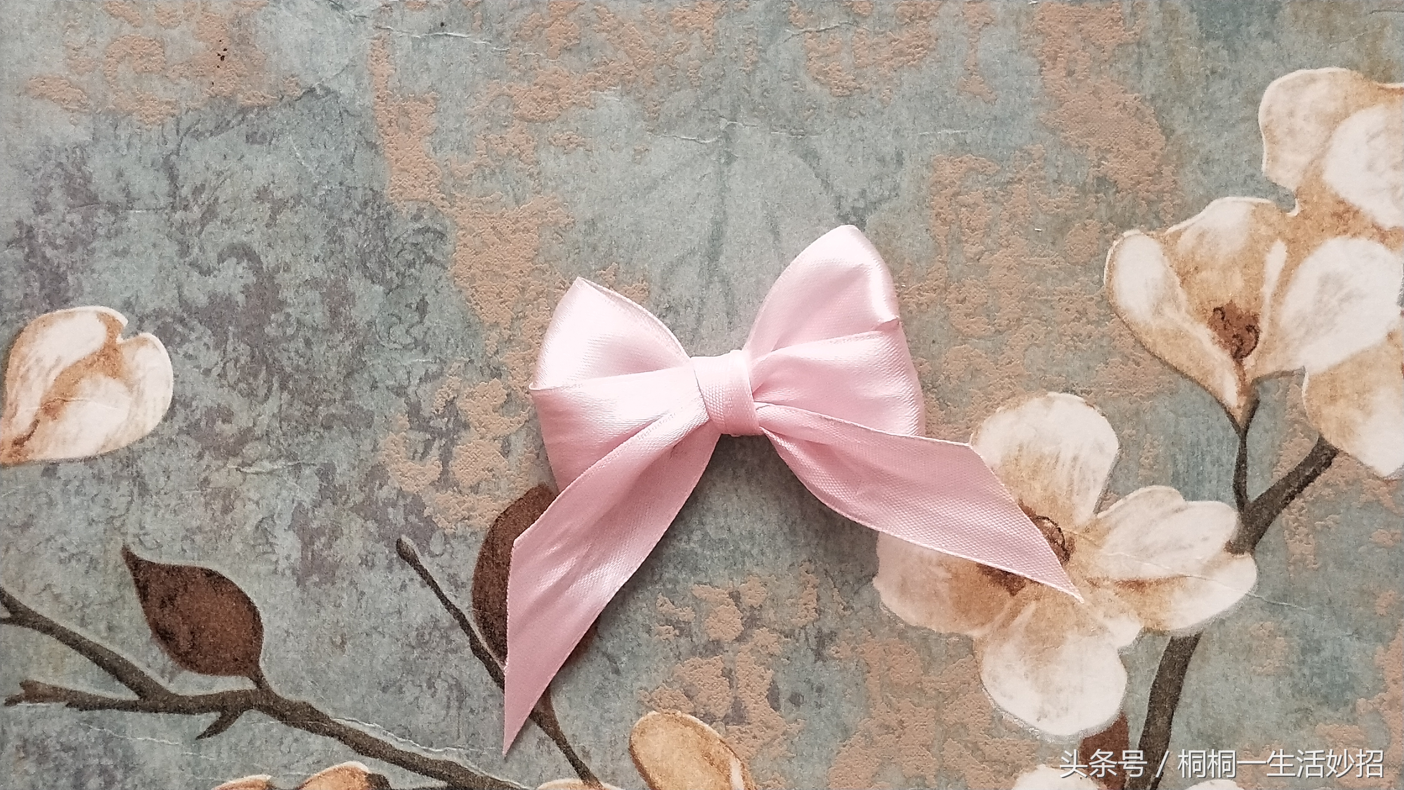 蝴蝶结系法教程慢动作连衣裙,夏季裙子蝴蝶结的系法视频教程