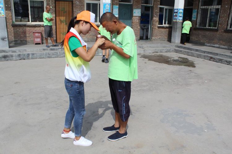 关爱聋哑伴智力障碍儿童,关爱残疾孩子