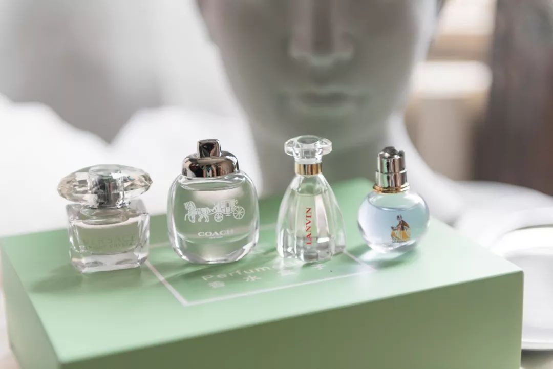 越是迷人的女人越危险,越迷人越危险的女人