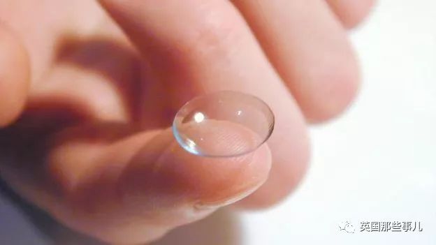 戴着隐形眼镜洗了一次澡,戴了隐形眼镜晚上还是看不清楚