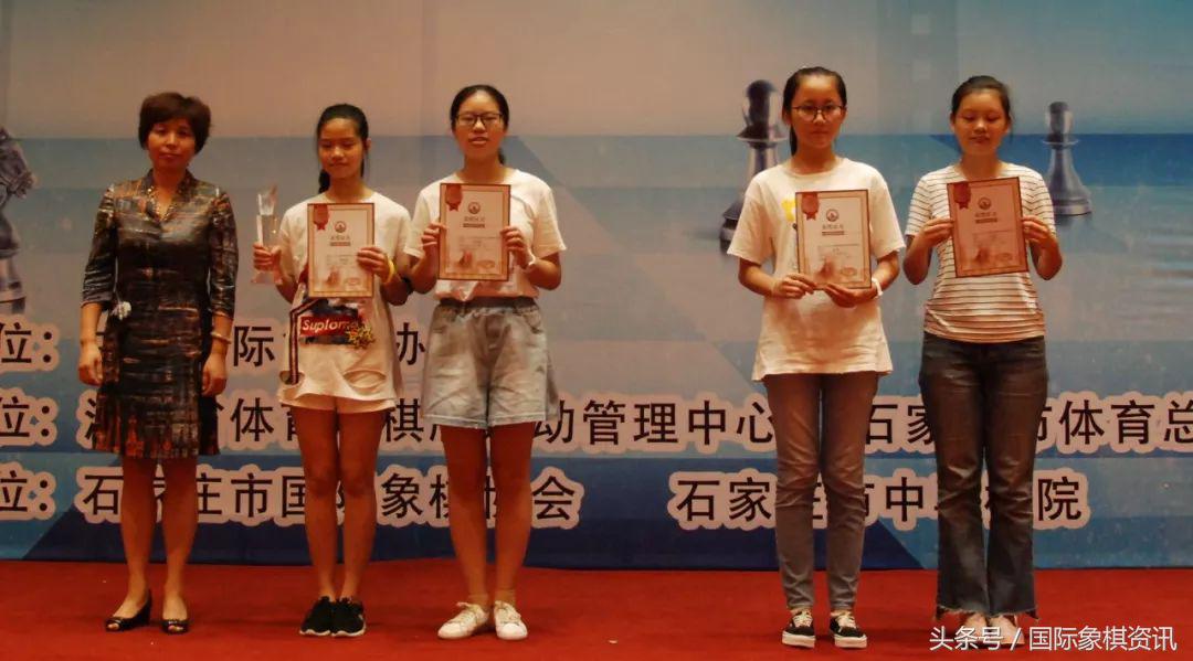 2015团体锦标赛羽生结弦颁奖,20届全国青少年锦标赛