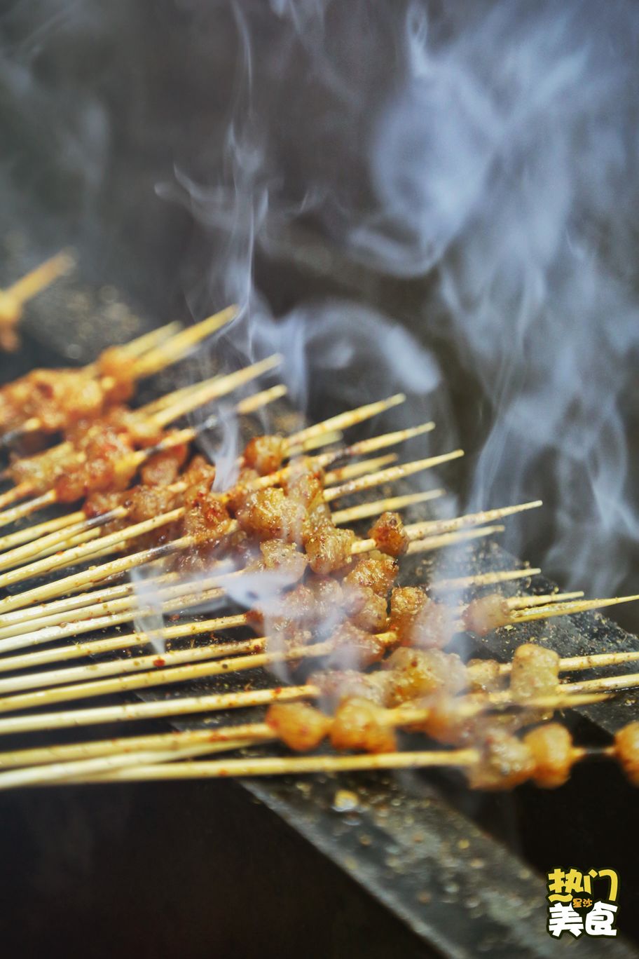 星沙这个老板竟把烧烤店开在远离闹市的偏僻之地，居然还火到不行