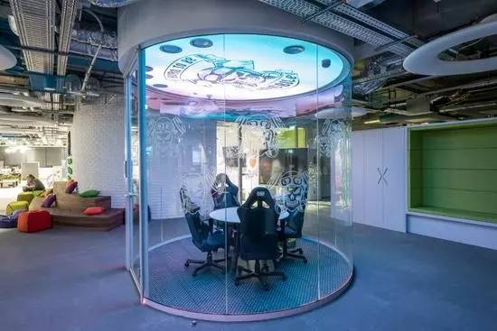 极简办公空间设计风格,会玩是个高水平的工作