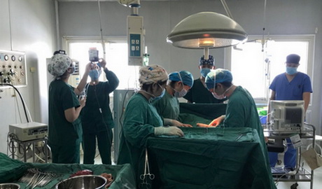 子宫切口瘢痕妊娠严重并发症,双胞胎疤痕子宫大出血