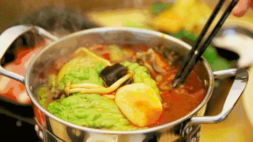 一言不合“自主创业”靠做小火锅,他30岁上榜福布斯