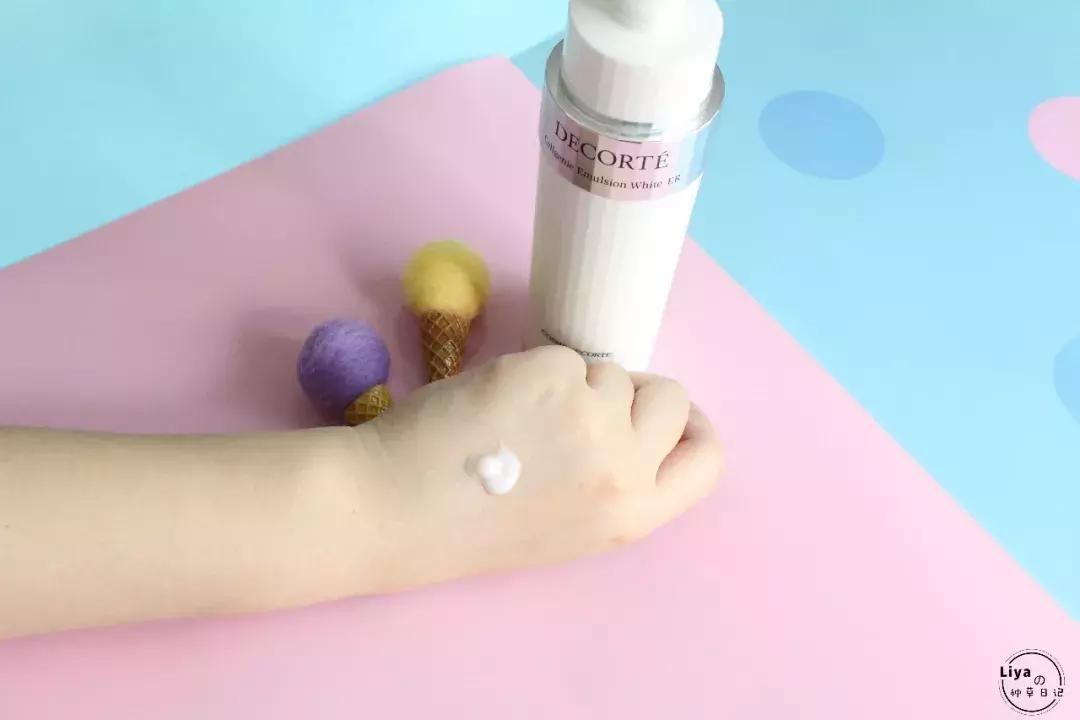 别再用烂脸的洗面奶,只要不停产就一直回购的水乳