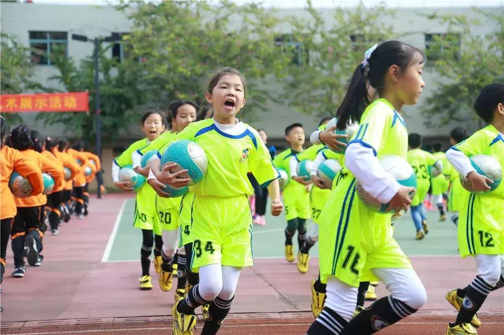 广东足球学校有哪几所,广东的足球学校有哪些