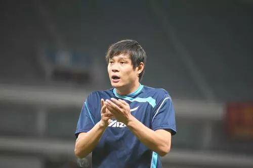 范志毅怒扇裁判耳光完整版,范志毅裁判被骂完整版