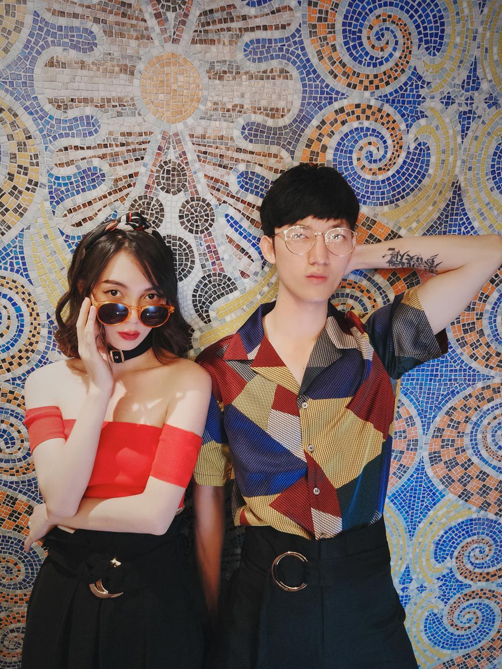 自己在家用手机拍情侣婚纱照,在家如何用手机拍情侣婚纱照