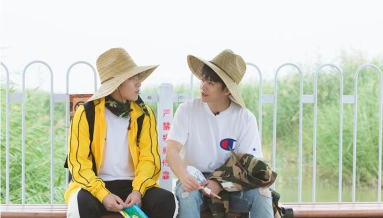 武艺《那小子》弹唱初恋音抓耳少年感未消超迷人