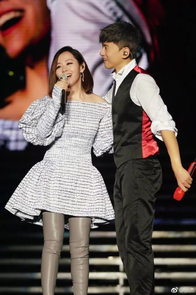 张国荣梅艳芳cp,张国荣和梅艳芳同一年走的吗