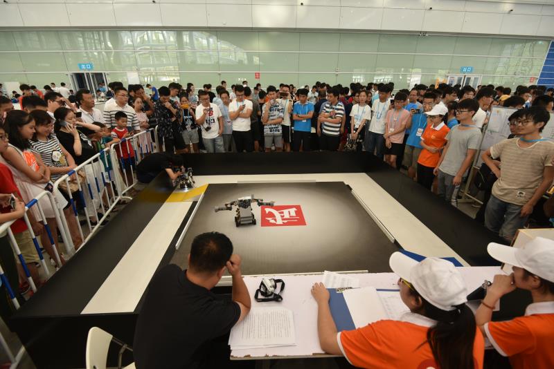 2018中国机器人大赛在宜宾开幕4000余名选手同场竞技