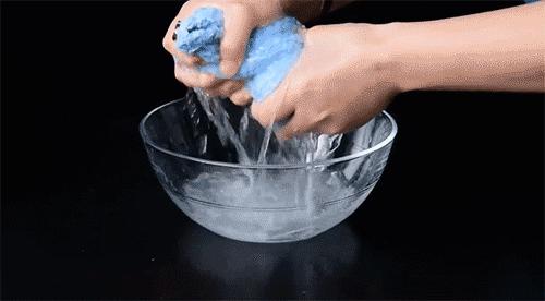 电吹风导致头发干枯、分叉！有了这个微米级日本干发帽，不伤发不掉毛，3分钟头发就干了