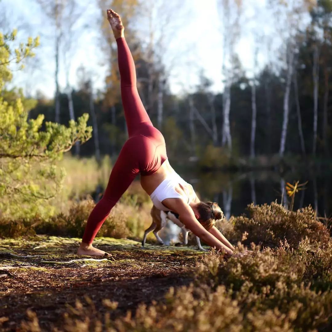练过瑜伽之后，你的腿绝对够柔软，拉伸幅度不一般