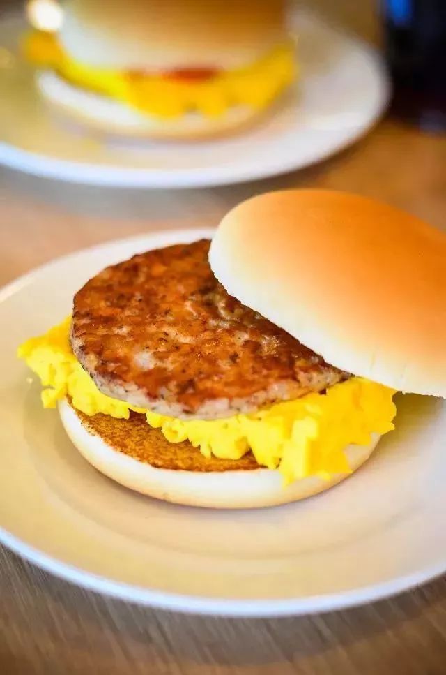 一家50平米小店的老板，如何用社群打垮平台电商？