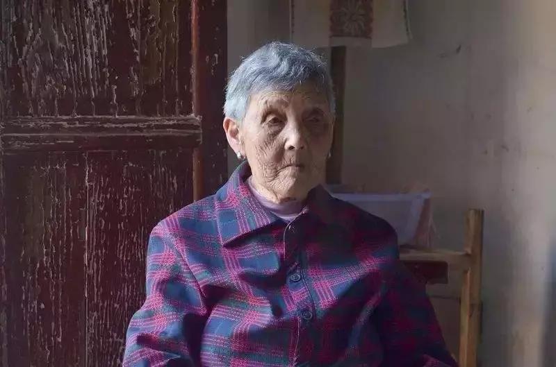 毒打、强奸、*虐性**……他把一个女人的真实故事画成漫画