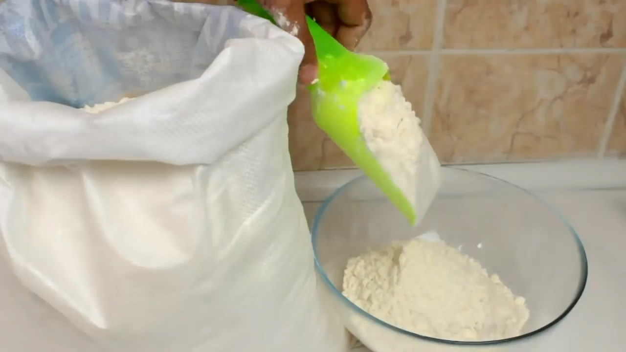 废塑料瓶手工制作大全教程,塑料瓶能做什么手工不用任何工具