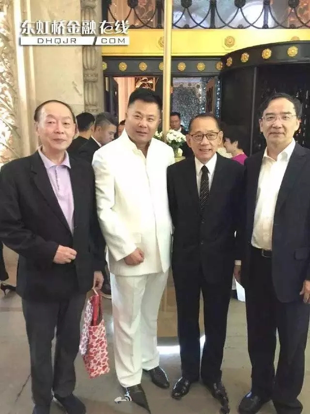 黄晓明在2015：美人在侧，大佬在席，“后路”也是金碧辉煌