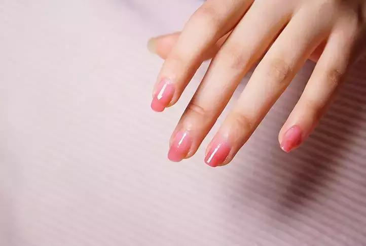 有几种指甲油是可以很漂亮的,颜色好看的平价可撕拉指甲油