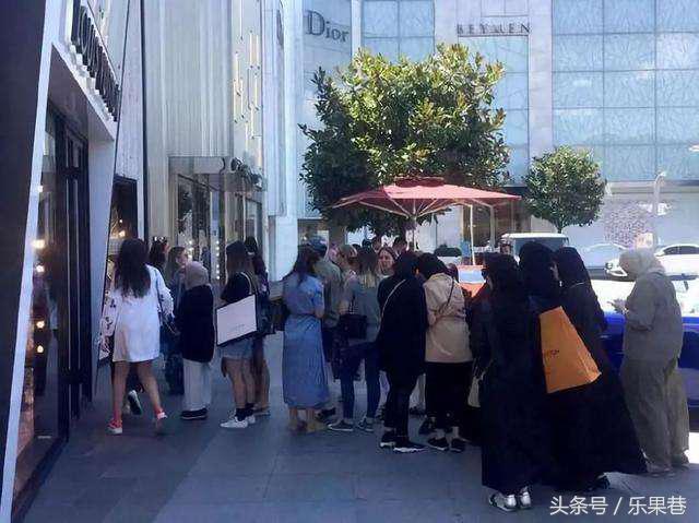 漂洋过海去薅你！土耳其里拉暴跌，中国人疯抢LV爱马仕香奈儿……