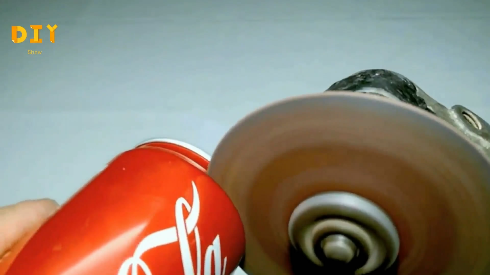 易拉罐怎么制作直升飞机,用易拉罐做可以飞起来的直升飞机