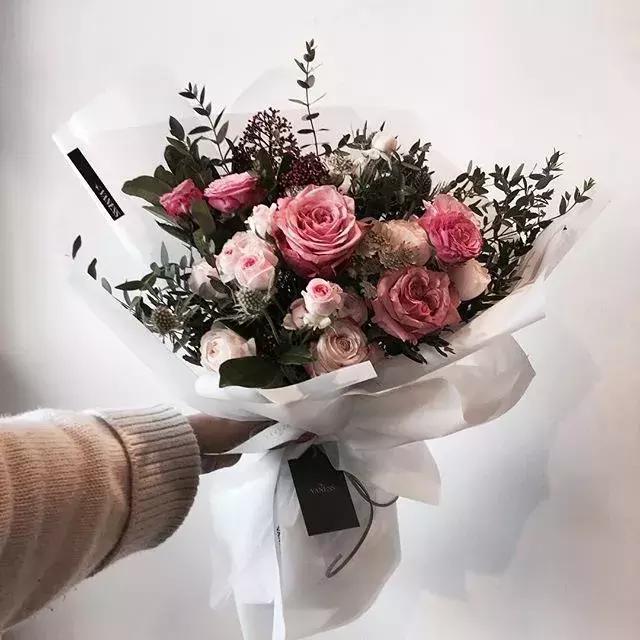 不同颜色玫瑰代表的花语,情人节送自己的玫瑰花语