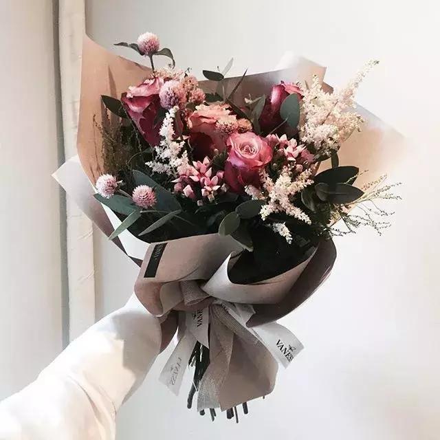 情人节玫瑰花语和图片大全,不同颜色玫瑰代表的花语