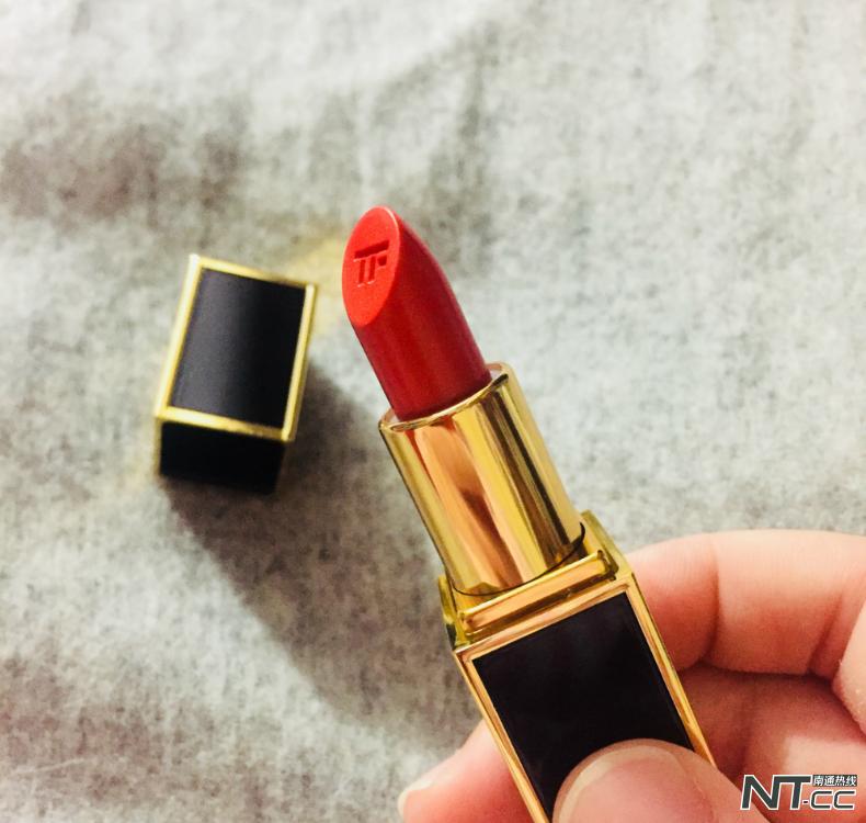 过个破七夕真闹心！送了个口红被她骂得要死，现在的女人真的是难伺候