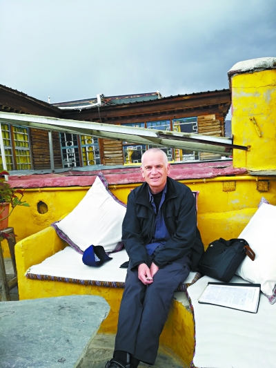 文苑：一个美国人在*藏西**