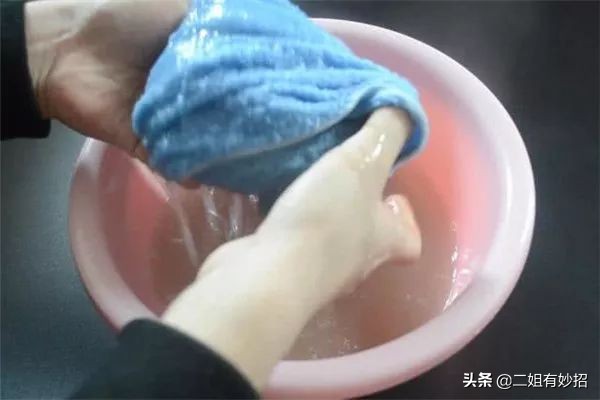 毛巾用久了发黑怎么洗白,毛巾用久了变紫怎么洗