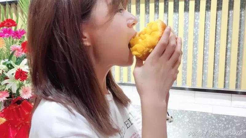 魔都“乳酪包扛霸子”首现淄博！排队挤爆万象汇！