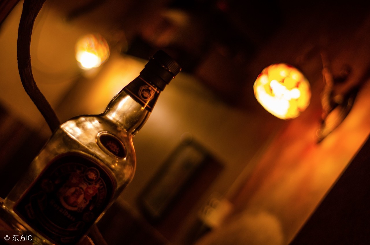 喝酒为什么会把胃喝伤,喝酒为什么会呕吐喝低度酒没事