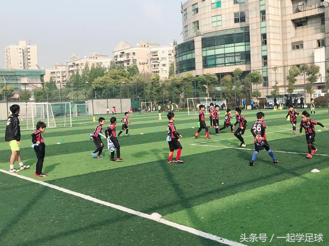 足球课热身准备活动游戏,幼儿足球热身游戏