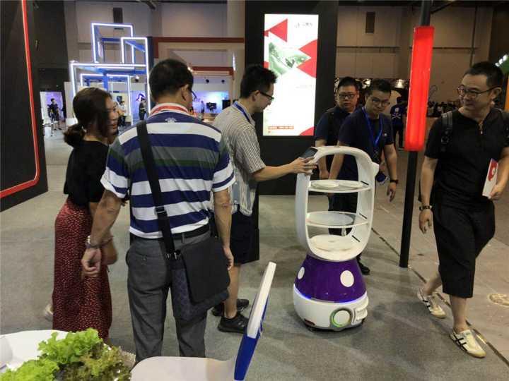 万物皆可支付、机器人测颜值智博会燃爆杭城