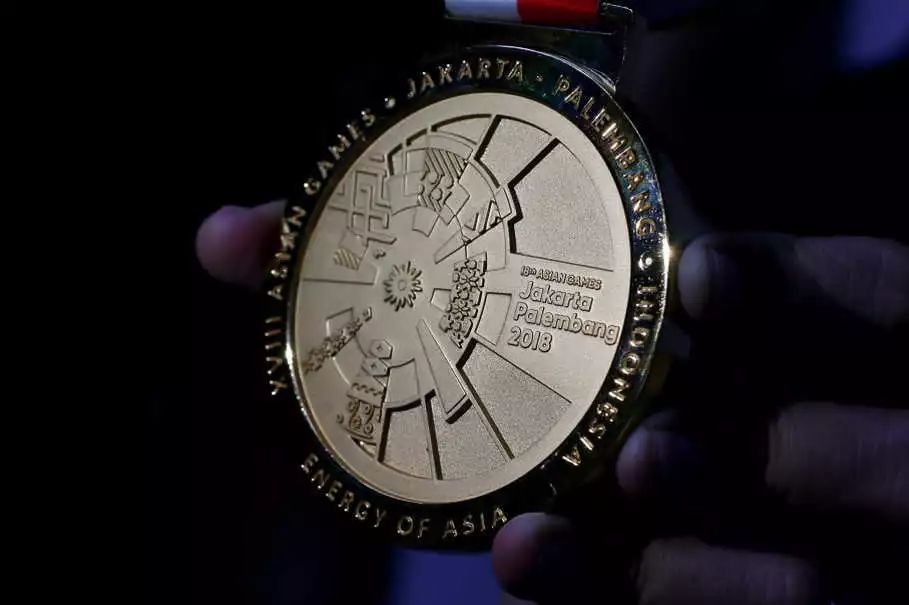 金牌是什么材料做的,亚运会金牌是纯黄金的吗