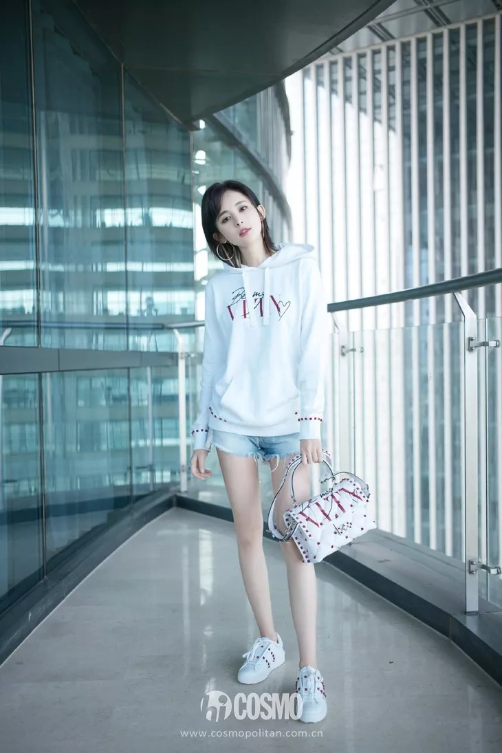 一款给杨幂穿火的包包,杨幂同款牛仔lv包