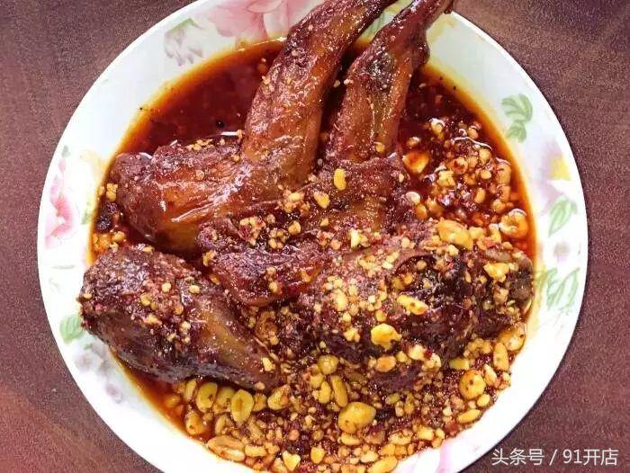 兔头一年卖100万只兔,一天卖200只的兔子