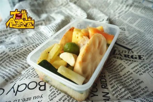 广西酸嘢被外地人吐槽黑暗料理,四川人第一次南宁吃酸嘢