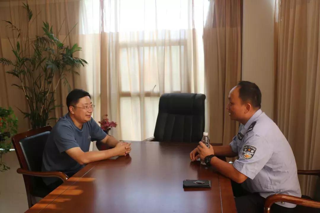 派出所上班的警察真的很忙吗,派出所民警出差的原因