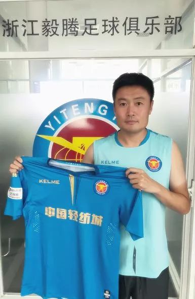 昔日“超白金一代”，现在只为享受足球，37岁的胡兆军在毅腾落叶归根