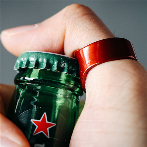 你们再喝几瓶吧，我的开瓶器还没玩够呢