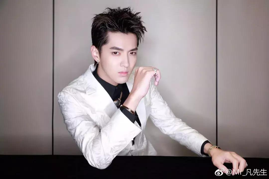 怎么修眉毛技巧图解男士,最简单的修眉小技巧