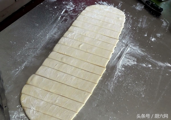 牛奶油条做法和配方的全过程,脆皮油条的做法和酥脆剂配方