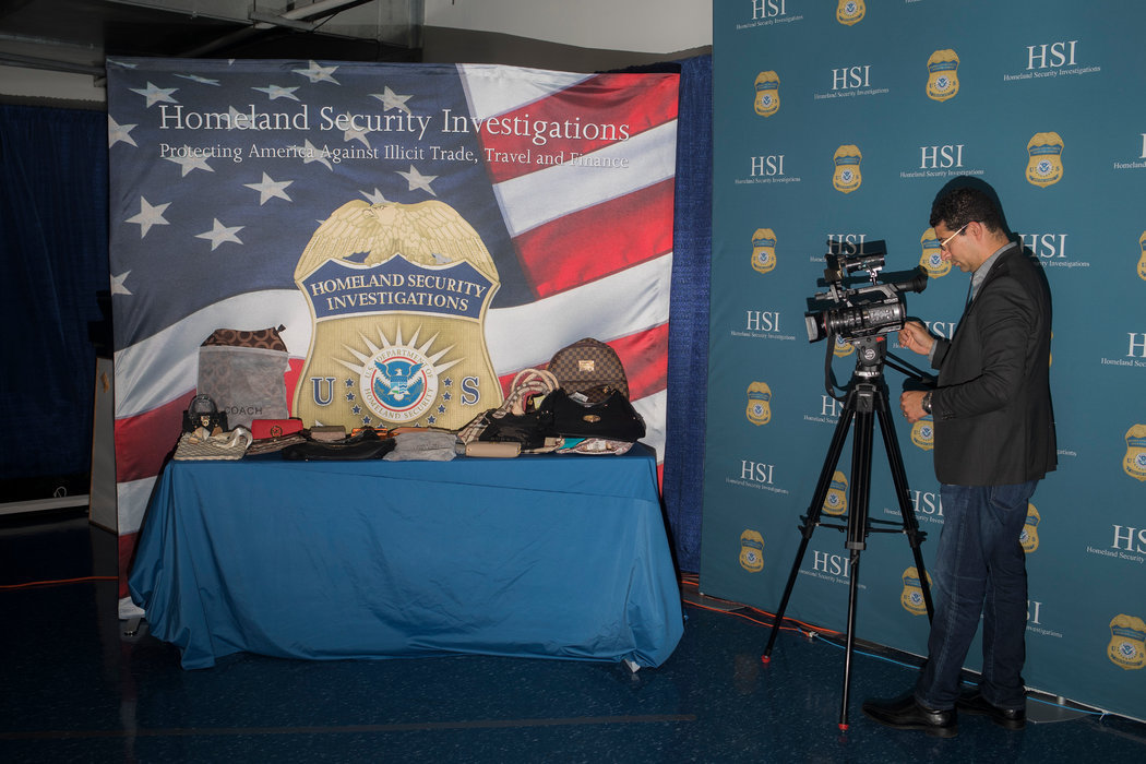 你买的美国包可能是中国的假货！香水配料用动物尿液
